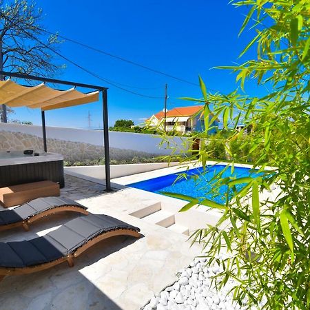 Sukošan Villa Village Idylle With Heated Pool, Sauna, Jacuzzy And Private Parking מראה חיצוני תמונה