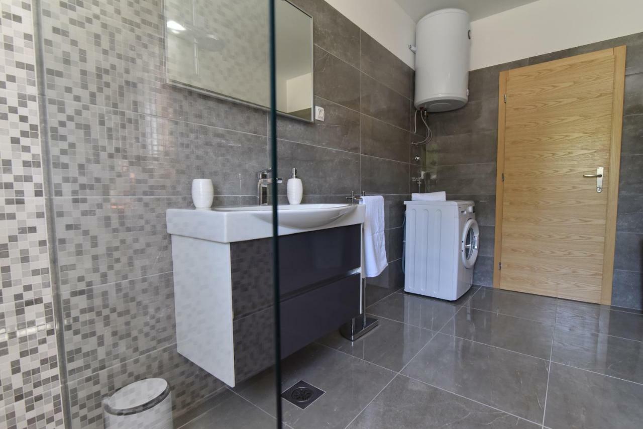 Sukošan Villa Village Idylle With Heated Pool, Sauna, Jacuzzy And Private Parking מראה חיצוני תמונה