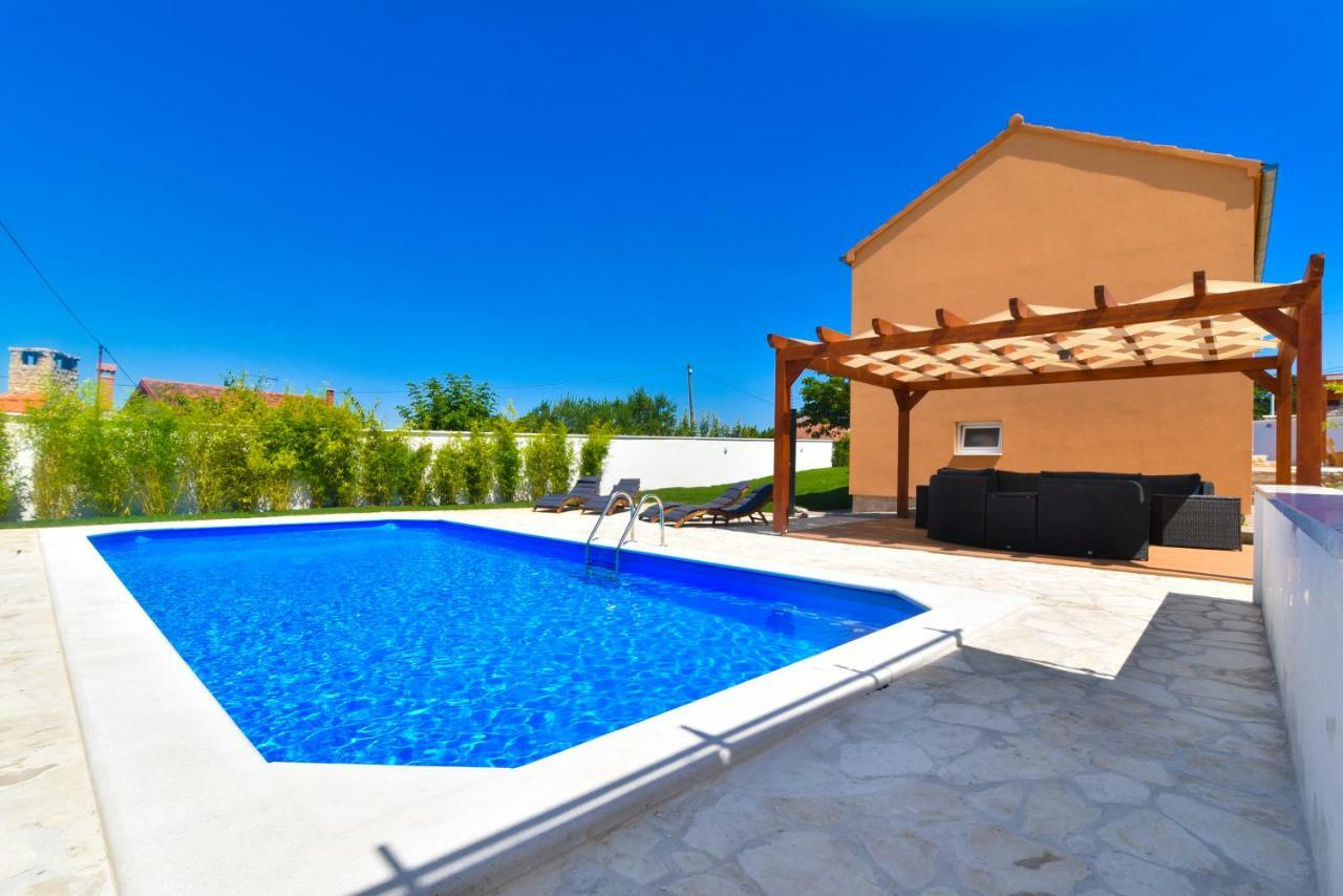 Sukošan Villa Village Idylle With Heated Pool, Sauna, Jacuzzy And Private Parking מראה חיצוני תמונה