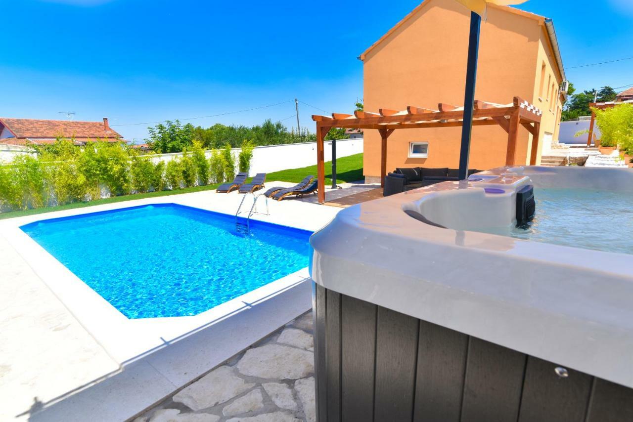 Sukošan Villa Village Idylle With Heated Pool, Sauna, Jacuzzy And Private Parking מראה חיצוני תמונה