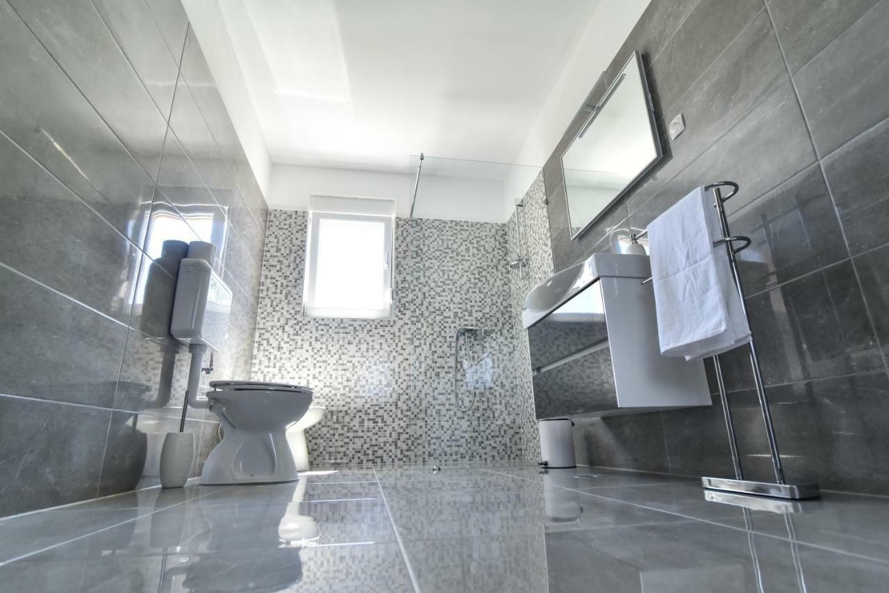 Sukošan Villa Village Idylle With Heated Pool, Sauna, Jacuzzy And Private Parking מראה חיצוני תמונה