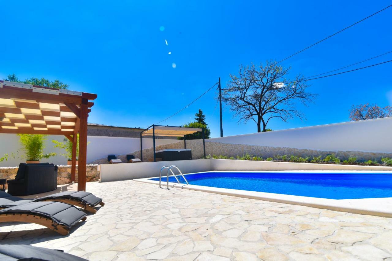 Sukošan Villa Village Idylle With Heated Pool, Sauna, Jacuzzy And Private Parking מראה חיצוני תמונה