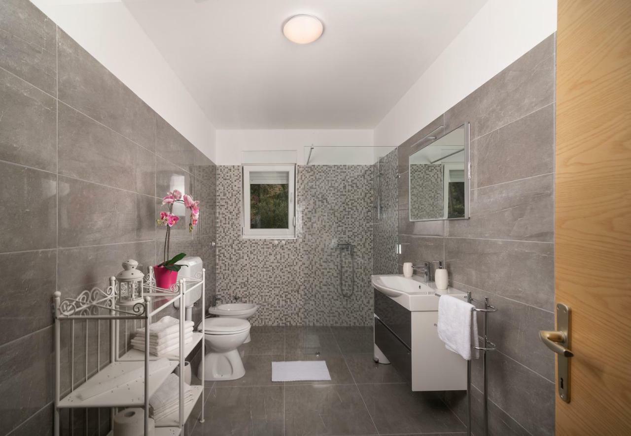 Sukošan Villa Village Idylle With Heated Pool, Sauna, Jacuzzy And Private Parking מראה חיצוני תמונה