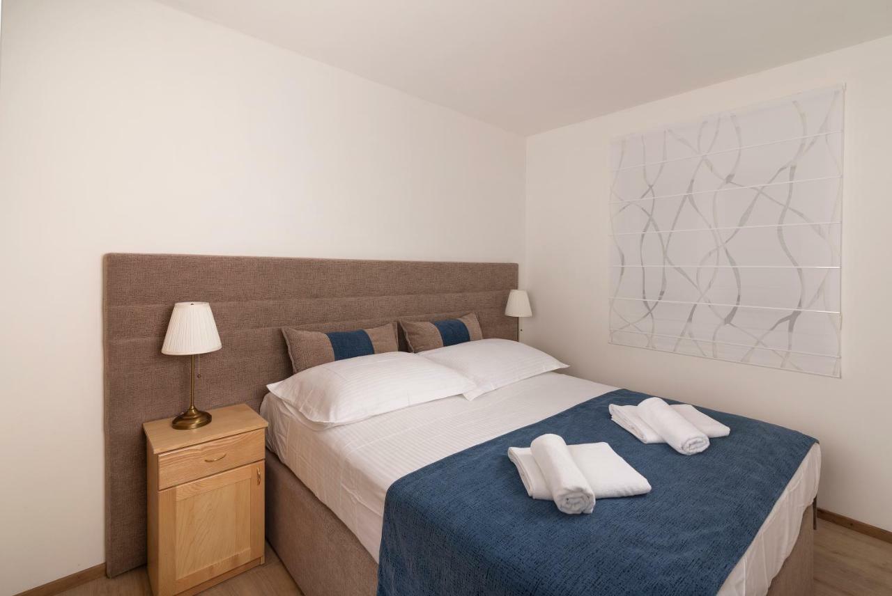 Sukošan Villa Village Idylle With Heated Pool, Sauna, Jacuzzy And Private Parking מראה חיצוני תמונה