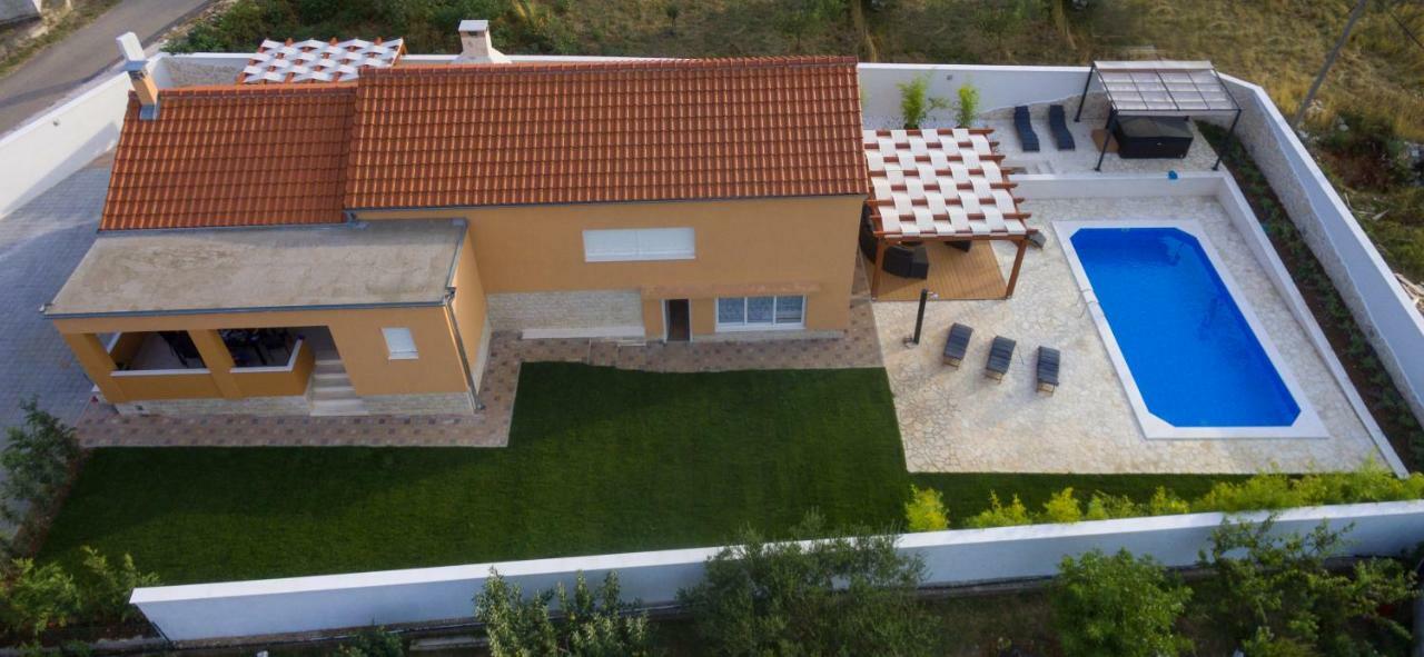 Sukošan Villa Village Idylle With Heated Pool, Sauna, Jacuzzy And Private Parking מראה חיצוני תמונה