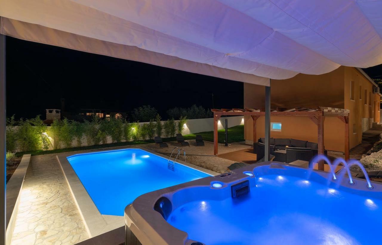 Sukošan Villa Village Idylle With Heated Pool, Sauna, Jacuzzy And Private Parking מראה חיצוני תמונה